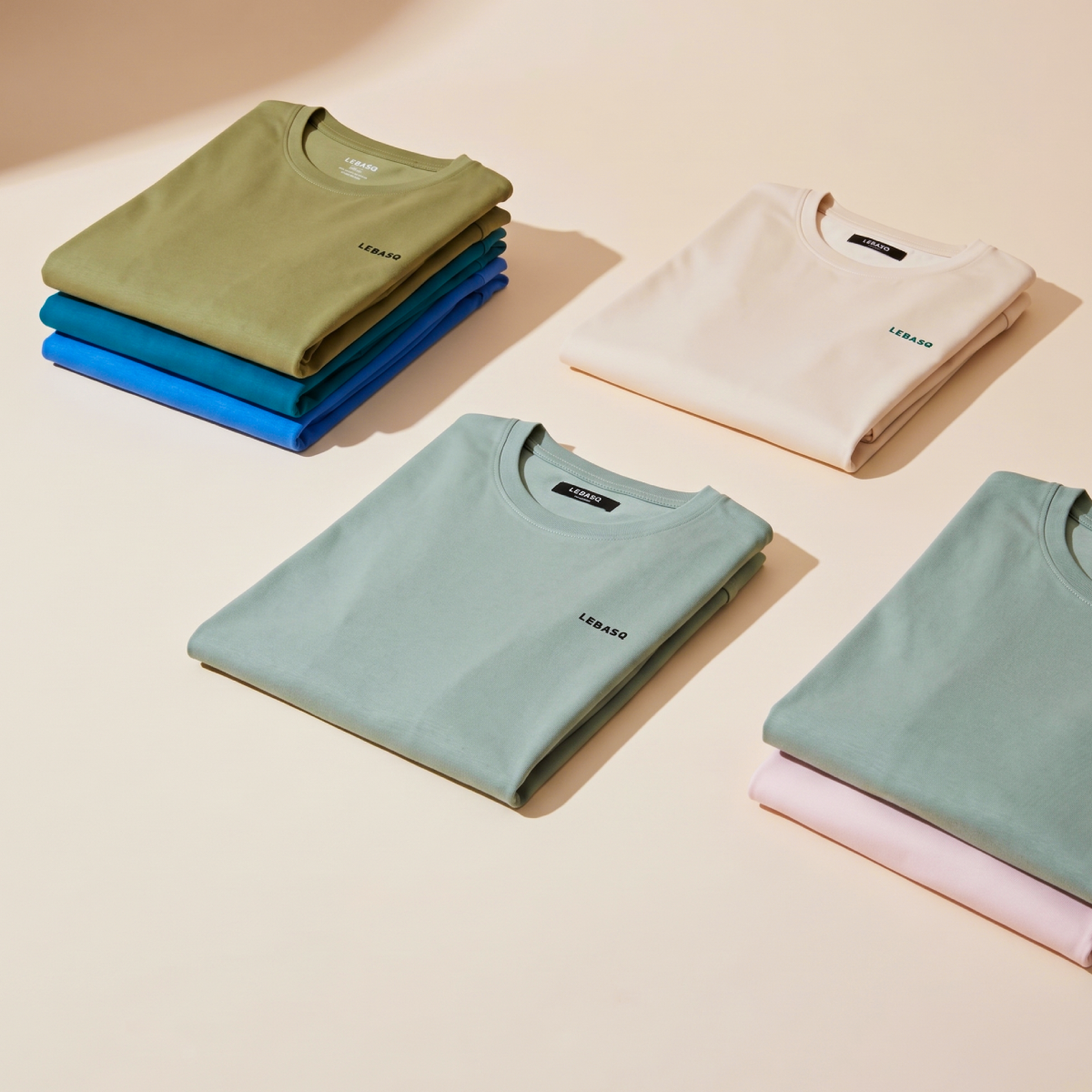 How to Build a Men's Capsule Wardrobe in 2026